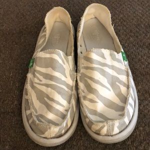 Women’s Sanuks like new